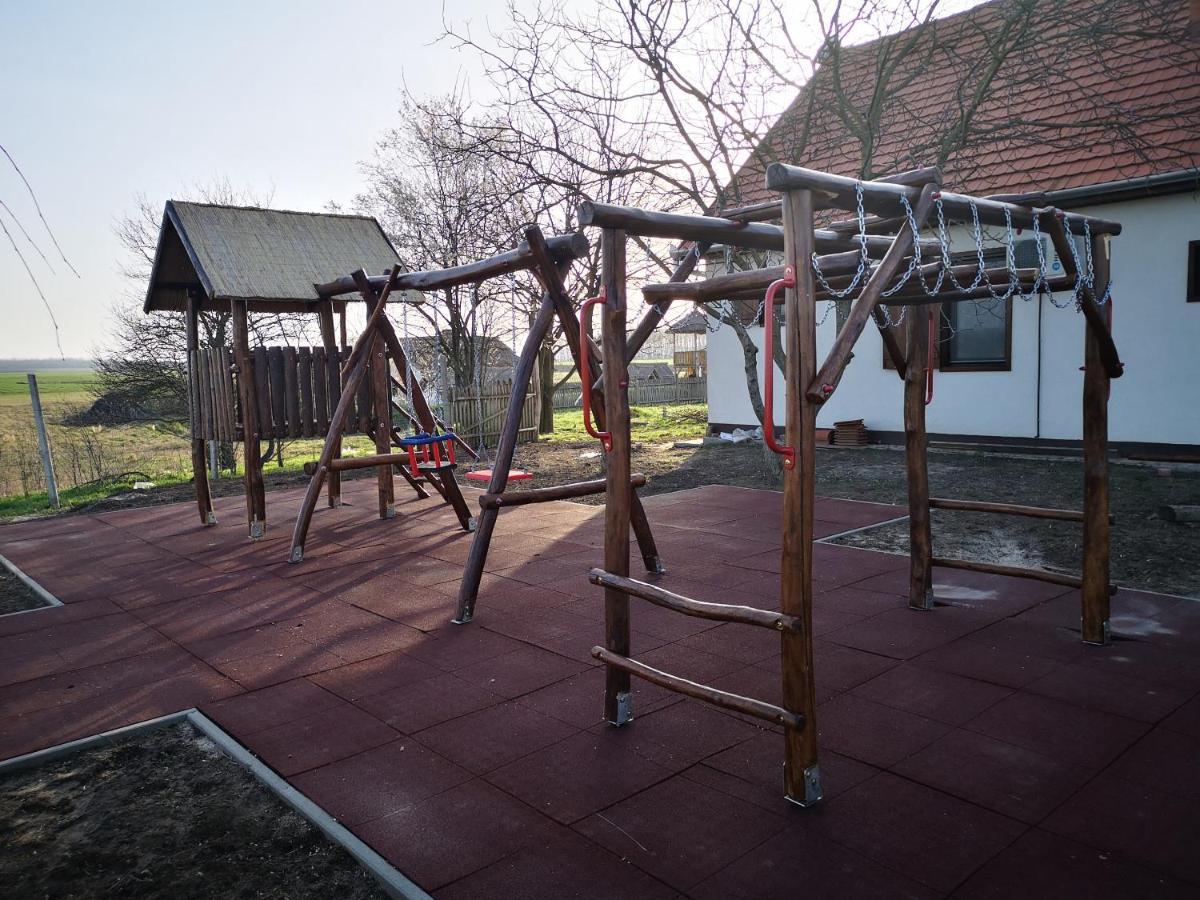 Eszter-Haz Vendeghaz Kerekegyhaza Hotel Buitenkant foto