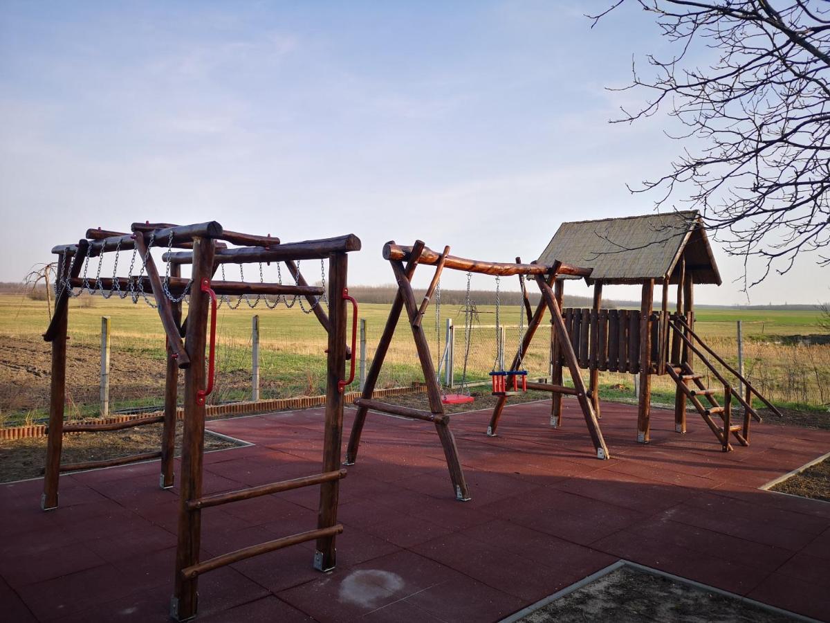 Eszter-Haz Vendeghaz Kerekegyhaza Hotel Buitenkant foto